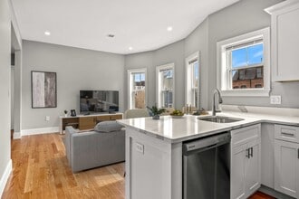 Building Photo - 10 Eastman St