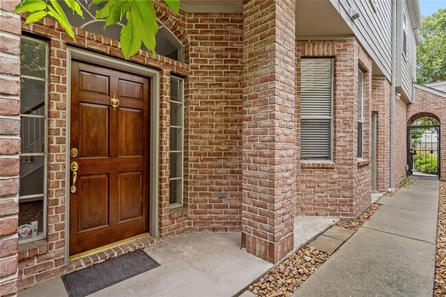 Building Photo - 612 Detering St