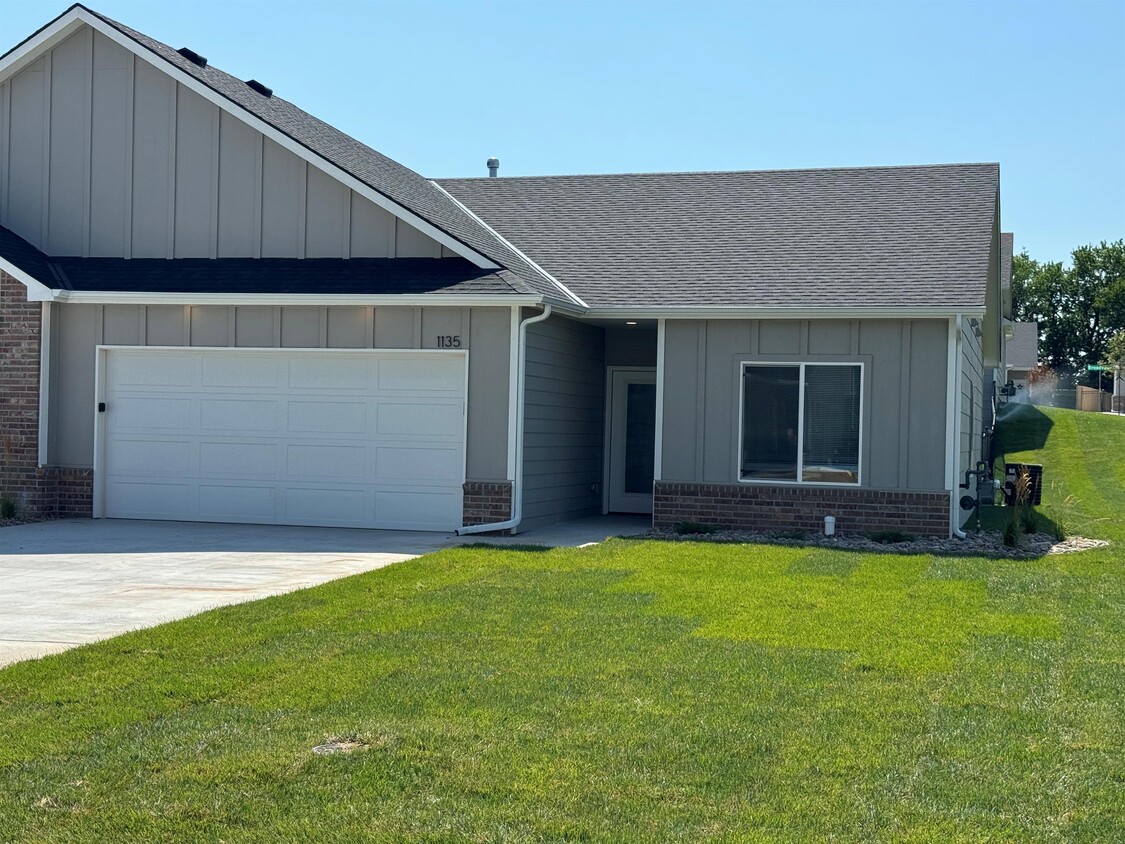 Foto principal - 1135 N Joye St