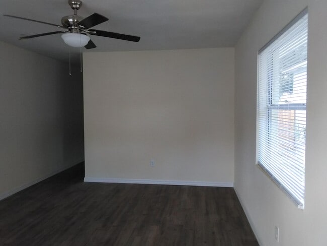 Building Photo - 1485 Park St