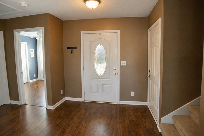 Foto del edificio - $1800 3 Bedrooms 2.5 Bath Brick Home with a bonus room!