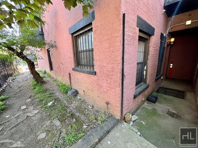 Foto del edificio - 789 Greene Ave