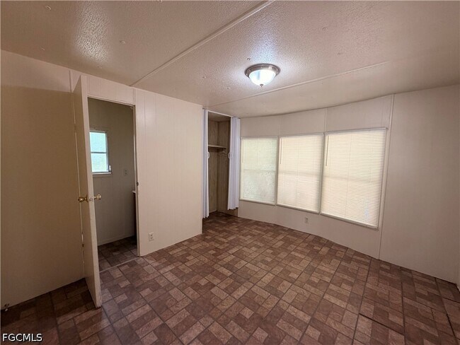 Foto del edificio - 8146 Tolles Dr