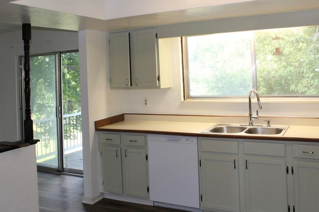 Building Photo - 6684 Zang Ct