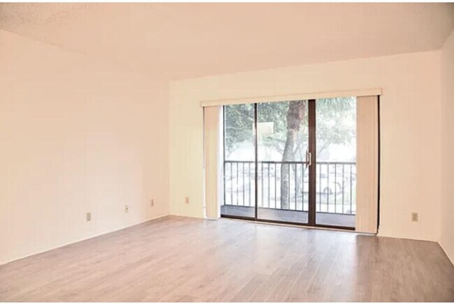 Building Photo - 209 Foxtail Dr