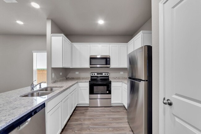 Foto del edificio - MOVE IN SPECIAL!! CALL FOR MORE DETAILS