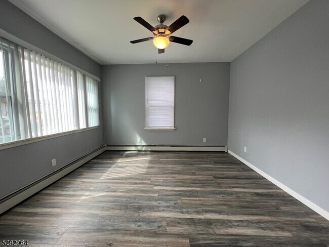 Building Photo - 51 Elm St