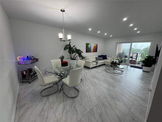 Foto del edificio - 13715 Kendale Lakes Cir
