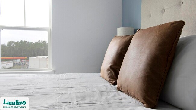 Building Photo - 12525 Tibbets Ln