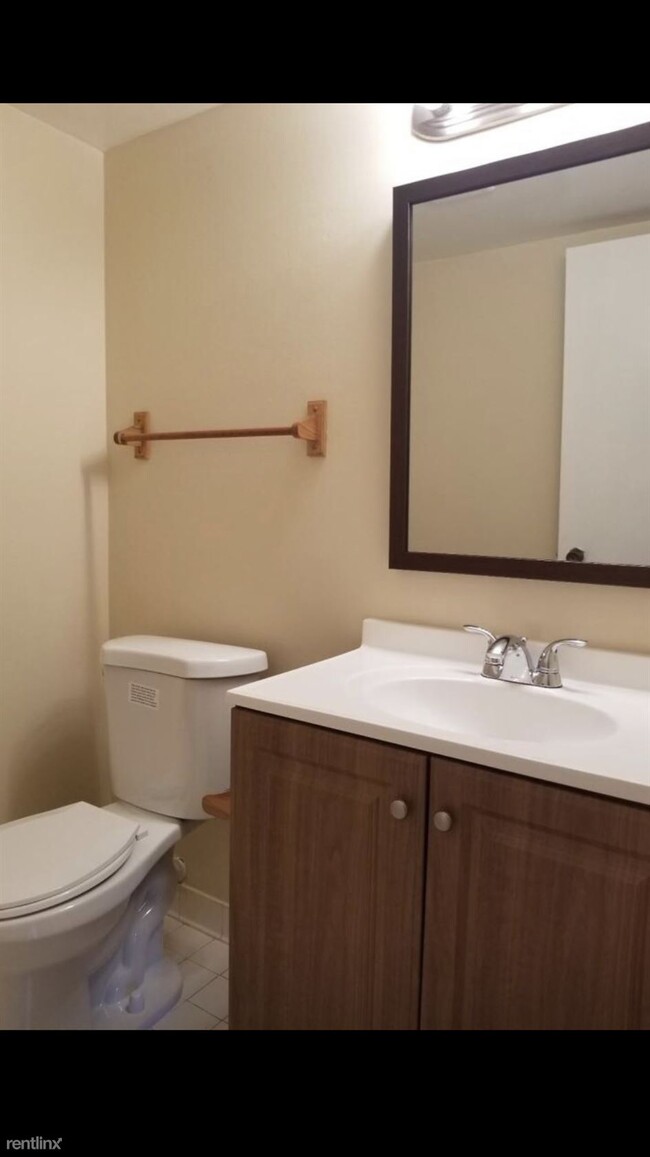 Building Photo - 1 br, 1 bath  - Presidential Golfview