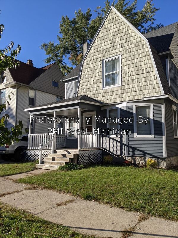 Building Photo - 623 Parkwood St NE