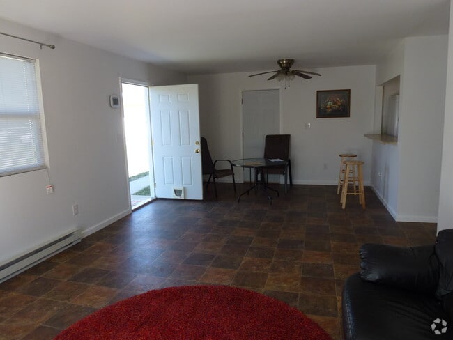 Building Photo - 9485 Bland St