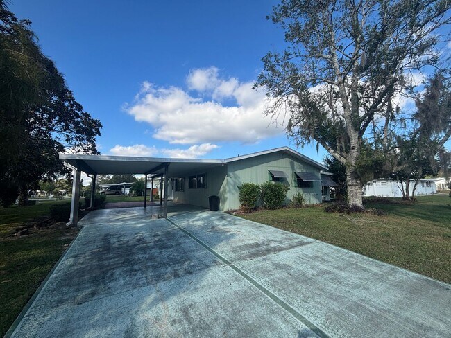 Foto del edificio - Corner lot house in 55+ community