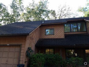 Building Photo - 462 Newport Dr