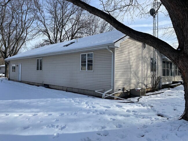 Building Photo - 514 Grace St