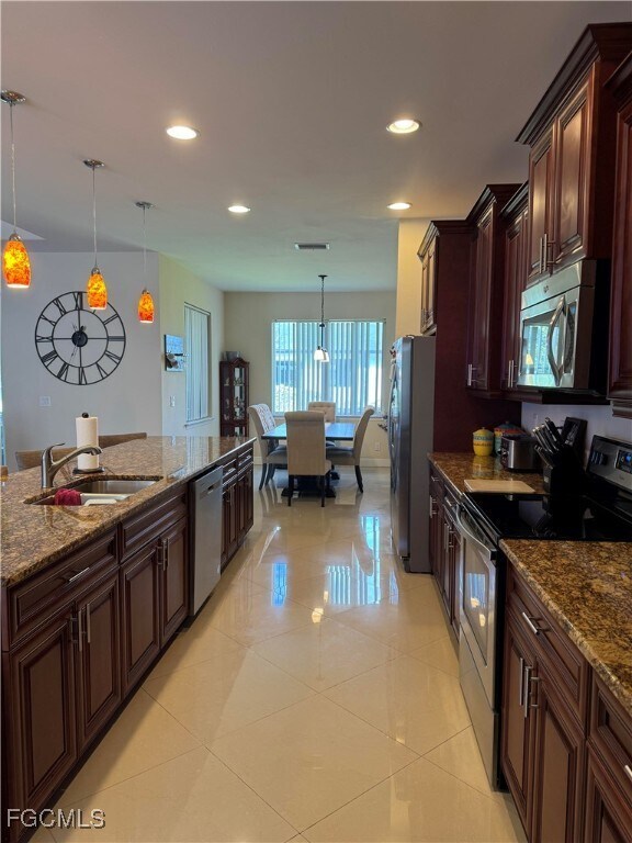 Foto del edificio - 806 SW 9th Ct