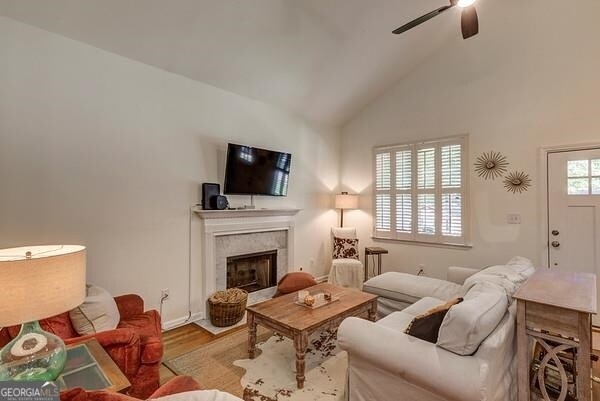 Foto del edificio - 141 Spruell Springs Rd
