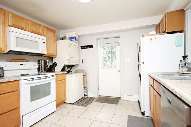 Foto del edificio - Spacious Fry's Spring Basement Apartment