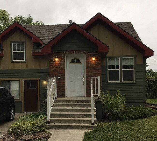 Building Photo - 708 S 12th Ave