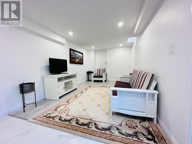 Building Photo - 68 Marbrook St