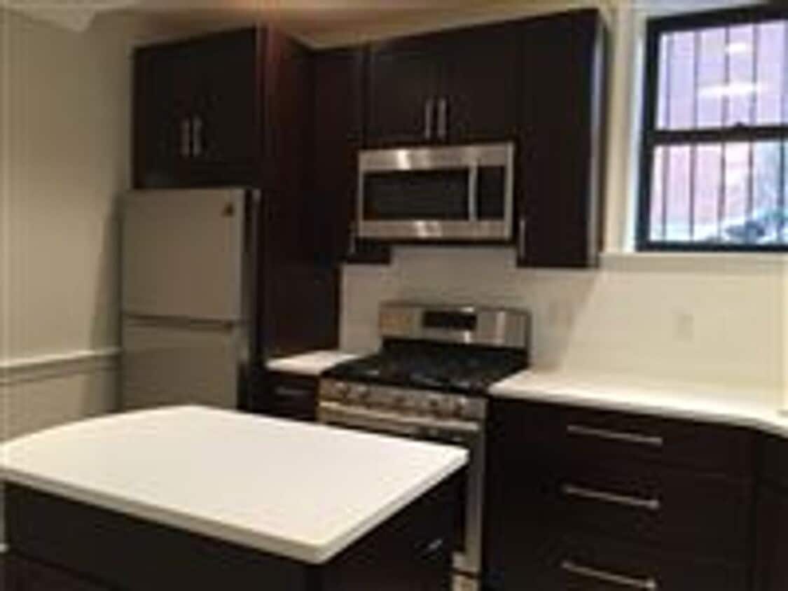 Garden Level Unit. No Brokers Fee, No Security Deposit, Heat and Hot Water Included, Elevator, La... - Garden Level Unit. No Brokers Fee, No Security Deposit, Heat and Hot Water Included, Elevator, La...