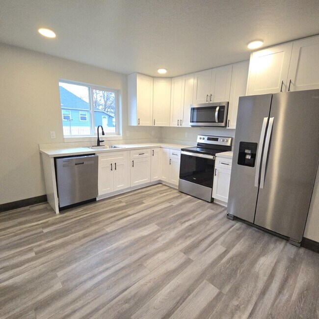 Foto del edificio - Newer 2 bedroom, 2 bathroom duplex
