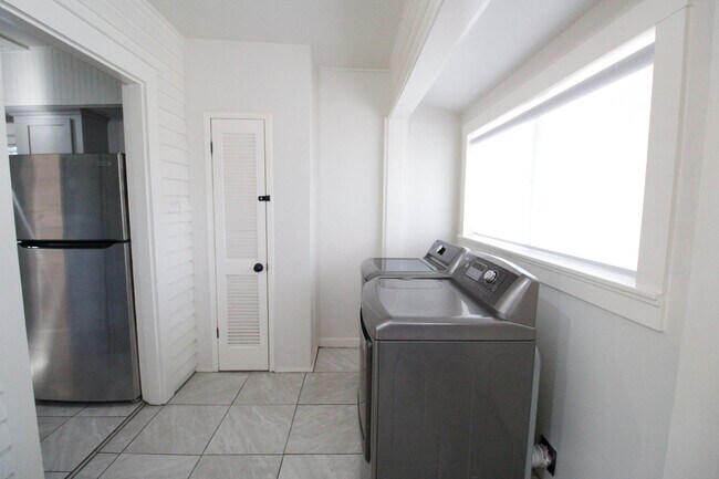 Large Capacity Washer and Dryer - 619 Winnie St