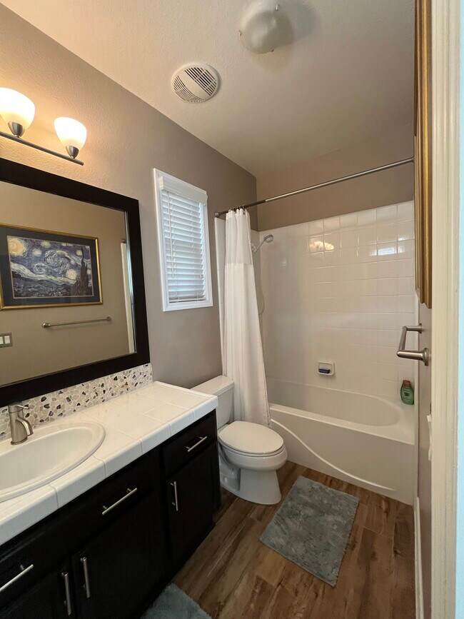 Baño completo - 826 Genoa Way