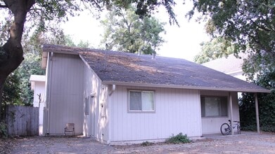 Building Photo - 818 W 1st St