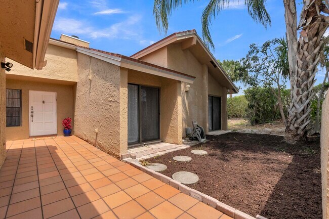 Foto del edificio - 23265 Boca Club Colony Cir