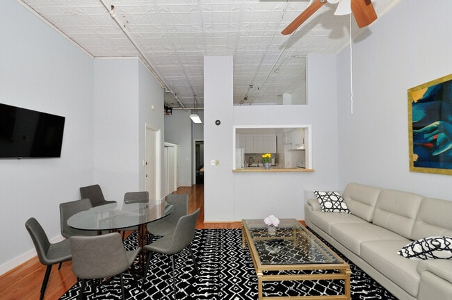 Building Photo - 275 Greenwich St