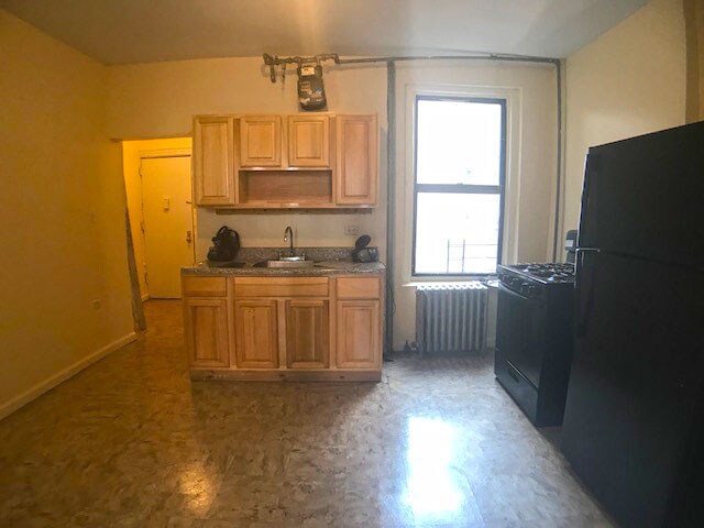 Primary Photo - 2394 Belmont Ave