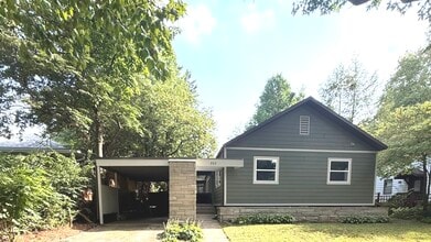 Building Photo - 707 W Iowa St