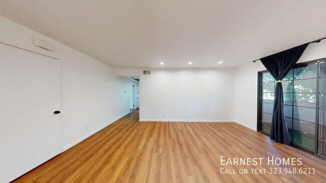 Foto del edificio - 10220 De Soto Ave
