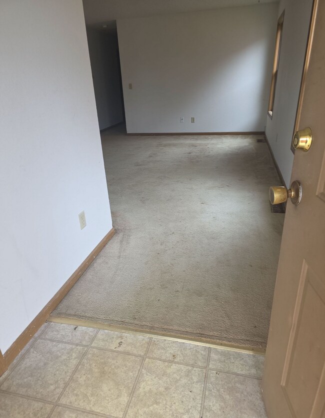 Foto del edificio - Great 3 Bed 2 Bath 2 Car Garage Flat Duplex- Pets ok!