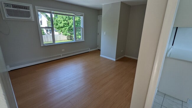 Building Photo - 420 S Lake St