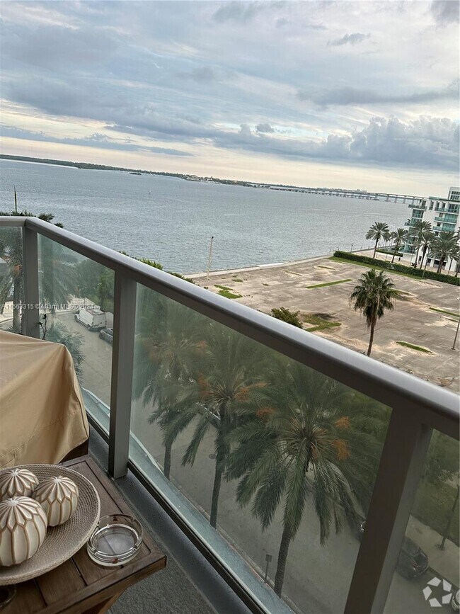 Building Photo - 1155 Brickell Bay Dr
