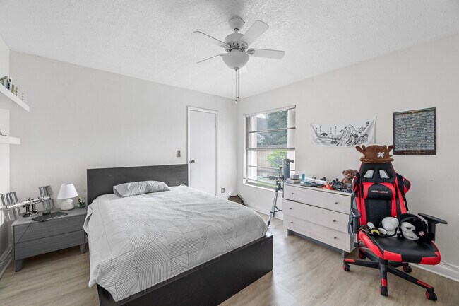 Building Photo - 1599 Bayridge Pl