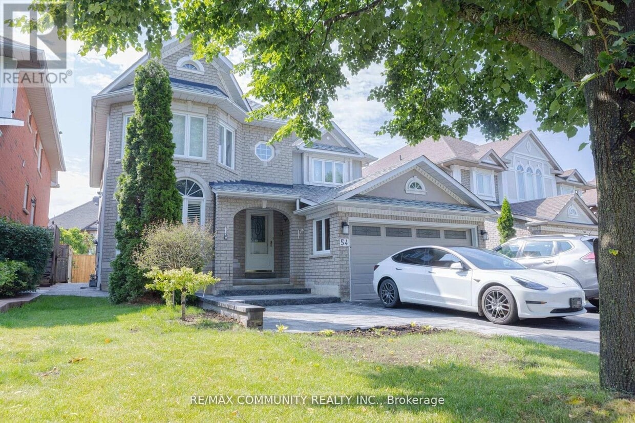 Primary Photo - 54 MORTIMER Crescent