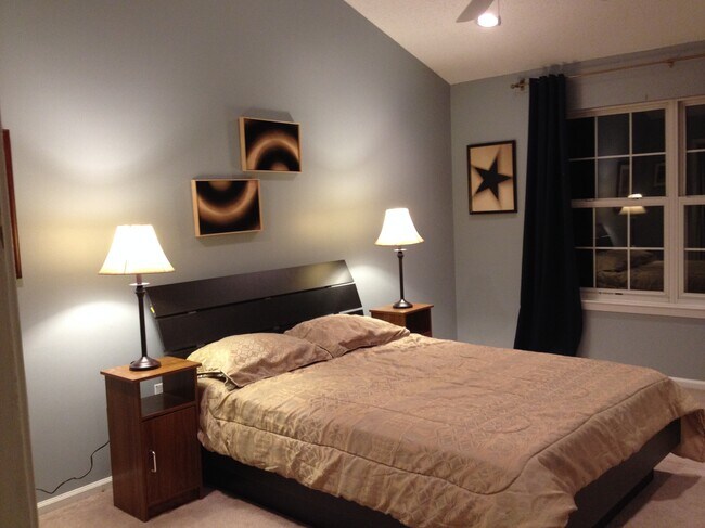Foto del edificio - 102 Shrewsbury Ct