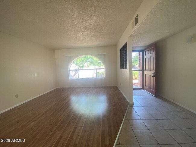 Building Photo - 4606 Paseo Las Palmas