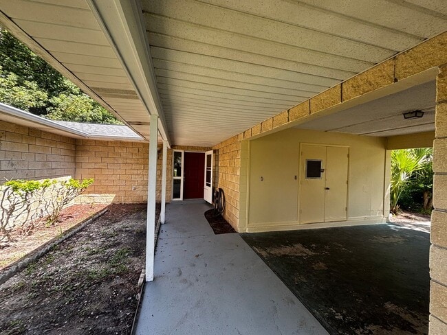 Building Photo - 2/2 Fully Renovated Home in Silver Springs...