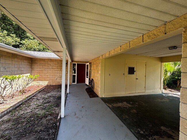 Foto del edificio - 2/2 Fully Renovated Home in Silver Springs Shores