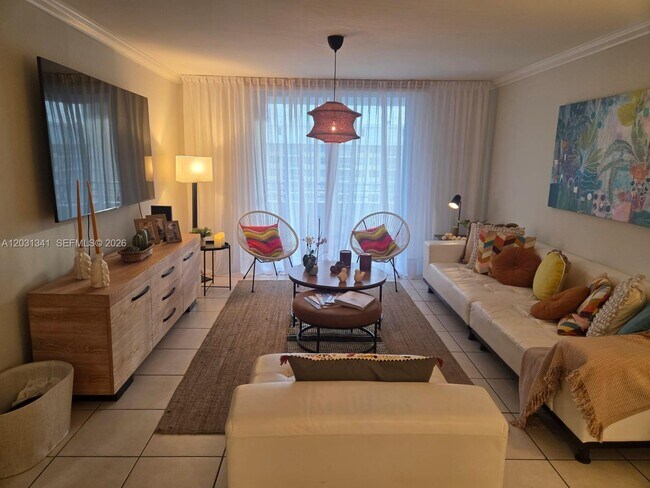 Foto del edificio - 5555 Collins Ave