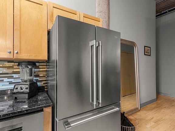 Building Photo - 521 S 7th St