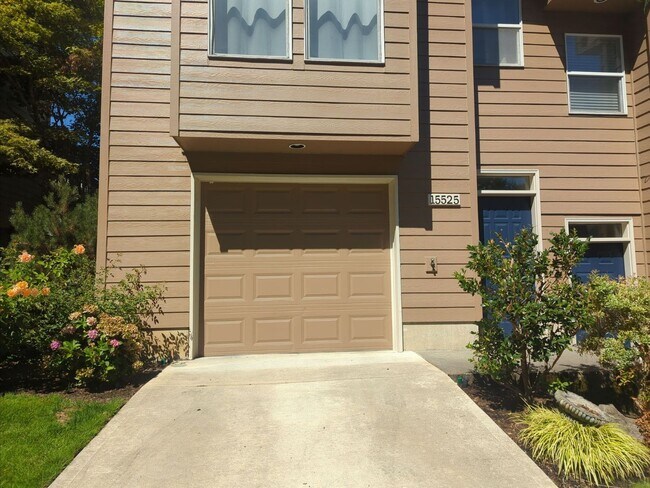 Foto del edificio - Beautiful Beaverton Townhouse Available Now!