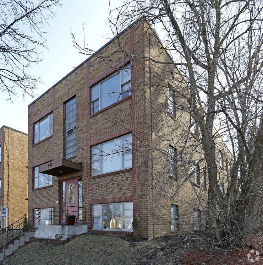 Foto del edificio - 638 Snelling Ave S