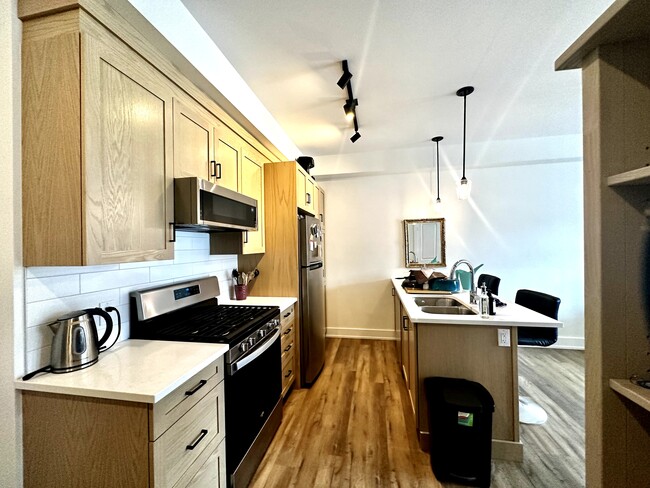 Building Photo - 170 Cope Dr