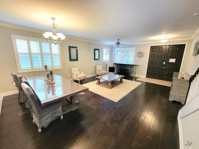 Building Photo - 880 Solimar Way