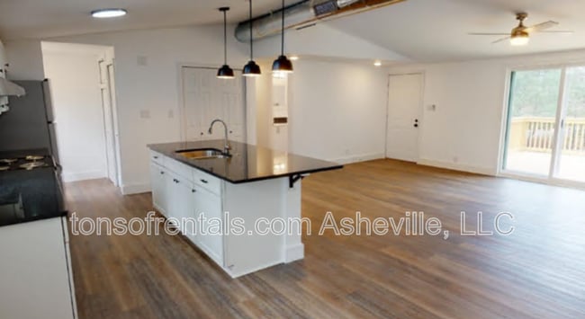 Foto del edificio - 70 Woodscape Dr